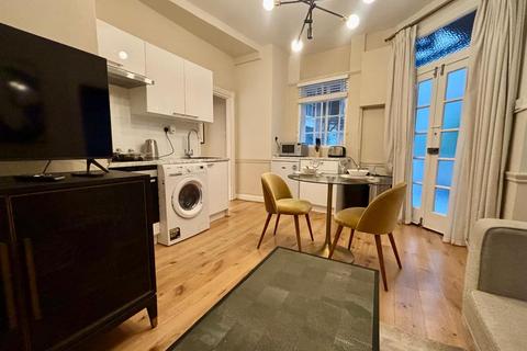 1 bedroom house to rent, Park Road, London