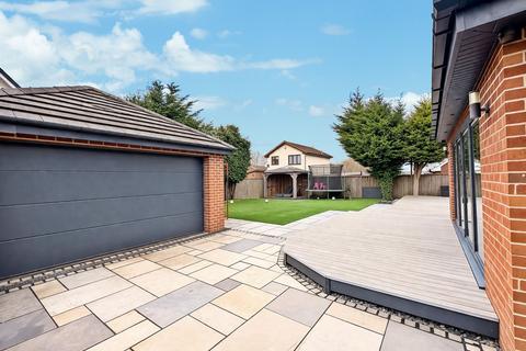 3 bedroom bungalow for sale, Manchester Road, Westhoughton, BL5