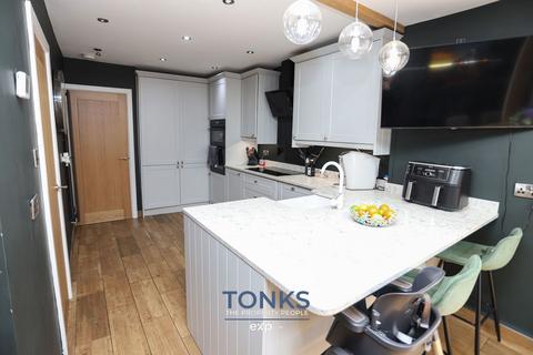 4 bedroom semi-detached house for sale, Nagersfield Road, Brierley Hill DY5