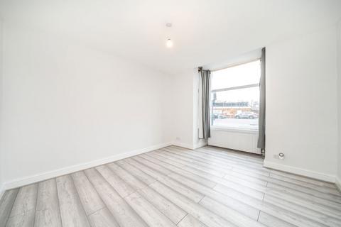 1 bedroom flat to rent, Hanworth Road, Hounslow TW4