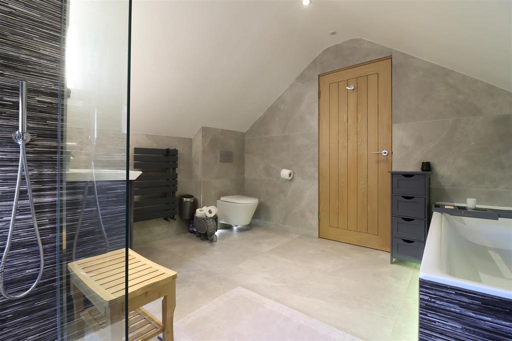 En Suite Bathroom