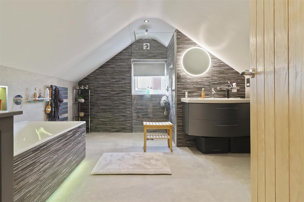 En Suite Bathroom