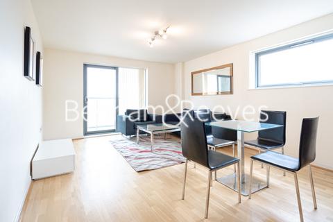 3 bedroom apartment to rent, Crowder Street, Tower Hill E1