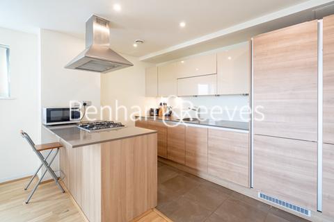3 bedroom apartment to rent, Crowder Street, Tower Hill E1