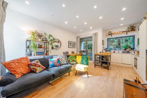 2 bedroom flat for sale, Dalberg Road, Clapham, London, SW2