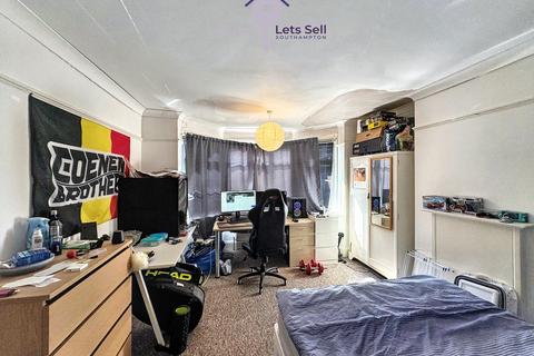 undefined, Southampton, SO17