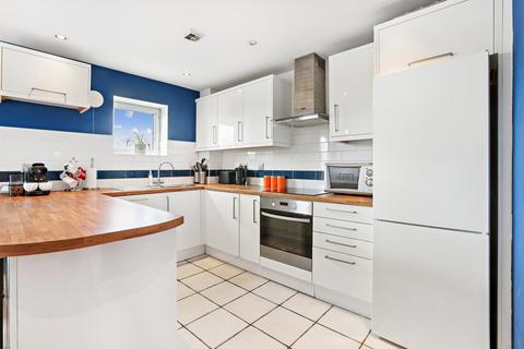 2 bedroom flat for sale, Holland Gardens, Brentford, London, TW8