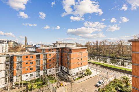 2 bedroom flat for sale, Holland Gardens, Brentford, London, TW8
