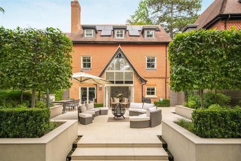 5 bedroom detached house for sale, Queensbury Gardens, Ascot