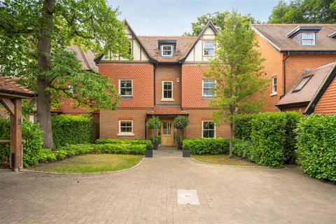 5 bedroom detached house for sale, Queensbury Gardens, Ascot