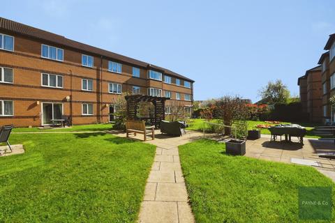 1 bedroom retirement property for sale, Beehive Lane, Ilford, IG4