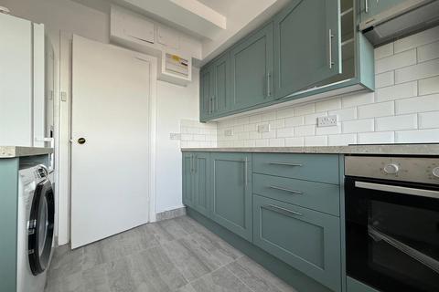 2 bedroom flat to rent, Ashford Road, Cricklewood