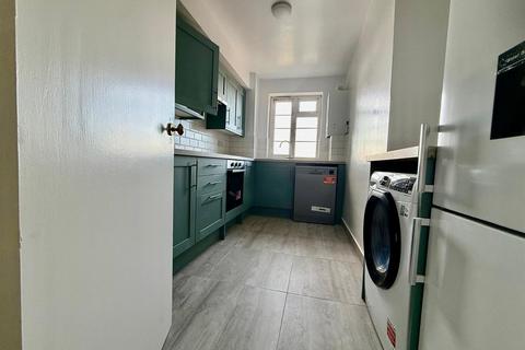 2 bedroom flat to rent, Ashford Road, Cricklewood