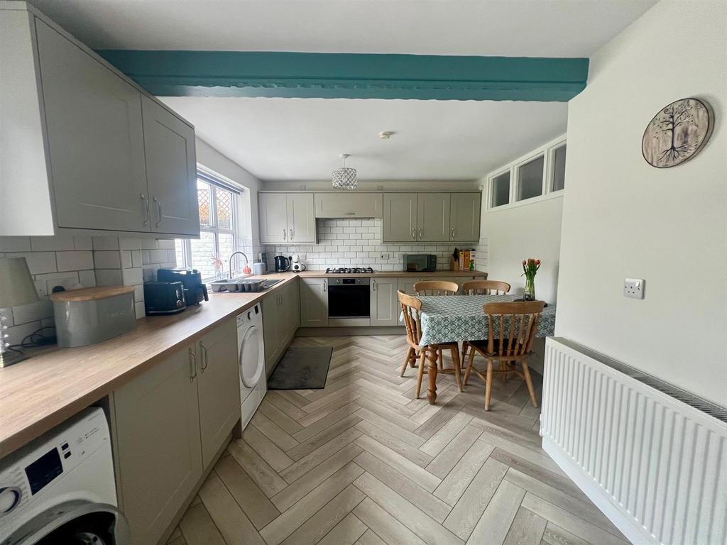 Kitchen 4.jpg
