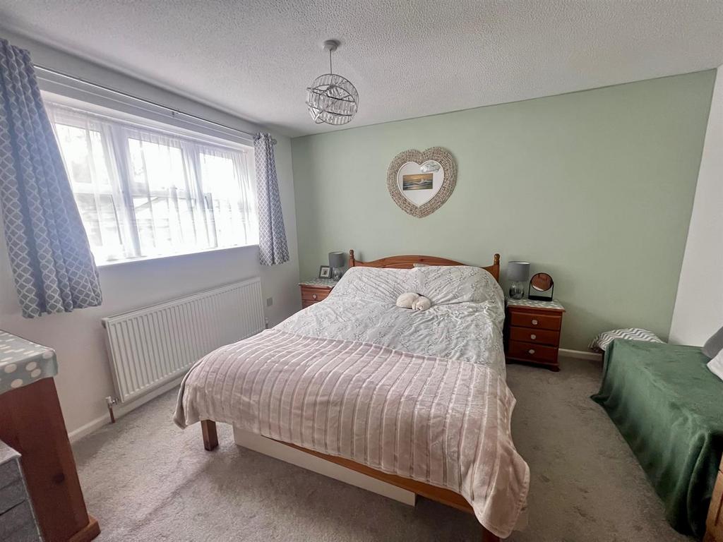 Bed 1.jpg
