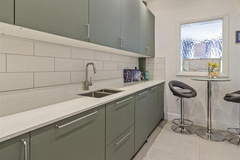 3 bedroom flat for sale, Richmond Road, Worthing