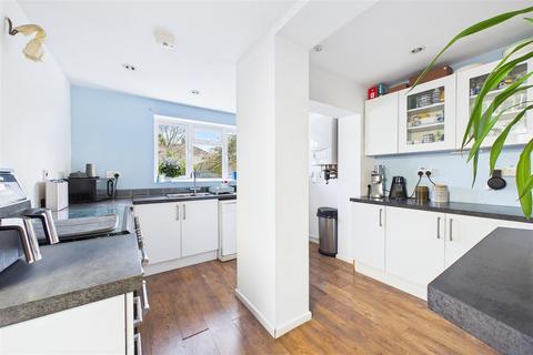 undefined, Short walk to shops and Schools in Clevedon