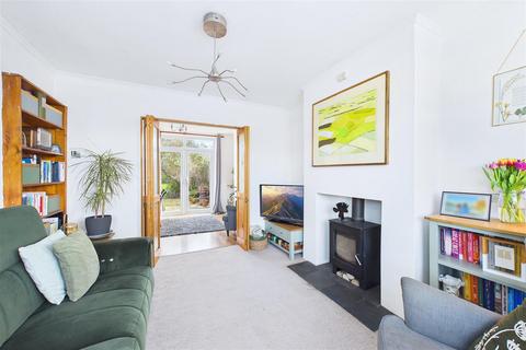 undefined, Short walk to shops and Schools in Clevedon