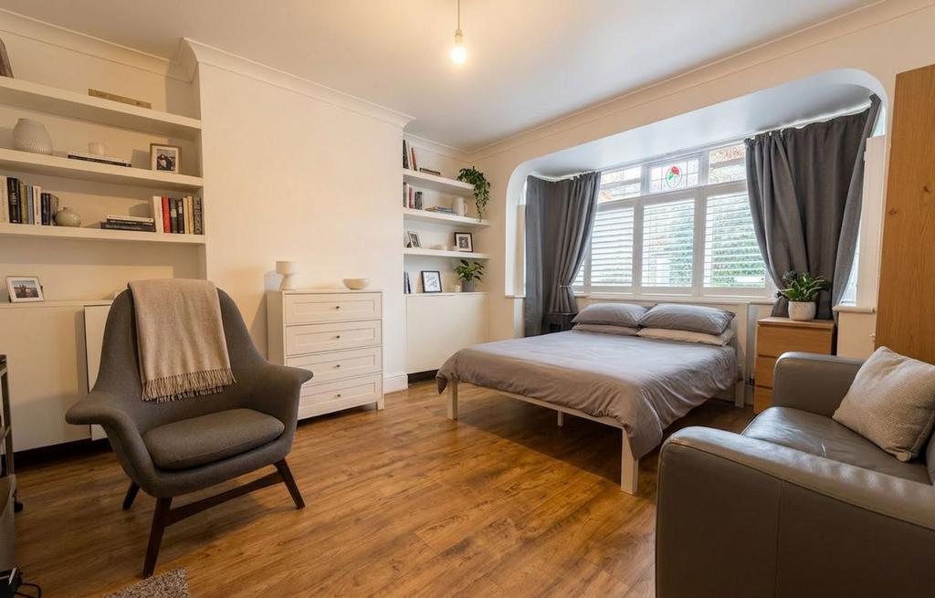 Lounge/Bedroom Six