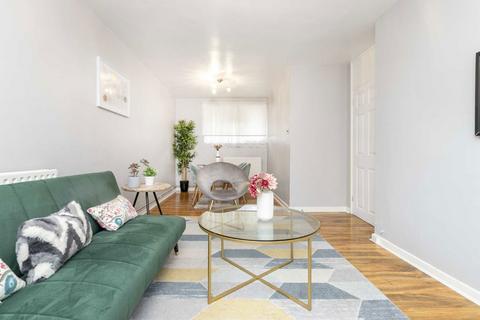 2 bedroom flat to rent, Whiston Road, London E2