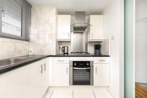 2 bedroom flat to rent, Whiston Road, London E2