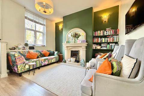 3 bedroom terraced house for sale, Meadow Lane, Denton