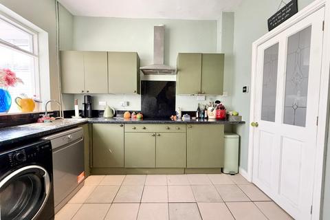 3 bedroom terraced house for sale, Meadow Lane, Denton