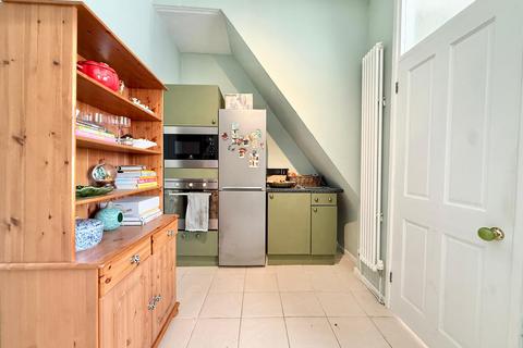 3 bedroom terraced house for sale, Meadow Lane, Denton