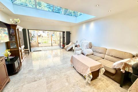 4 bedroom terraced house for sale, Goldsmith Avenue, London NW9