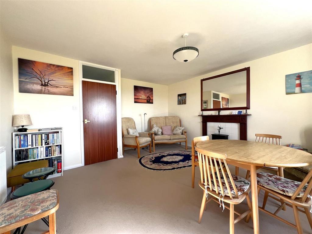 Lounge 2.JPG