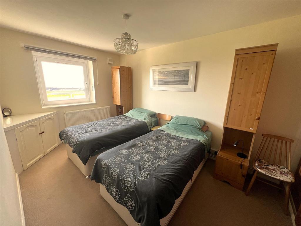 Bed 1.JPG
