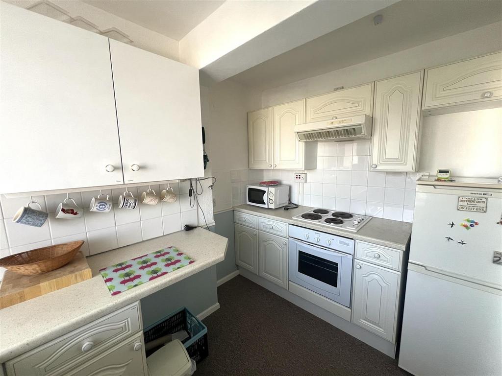 Kitchen 2.JPG
