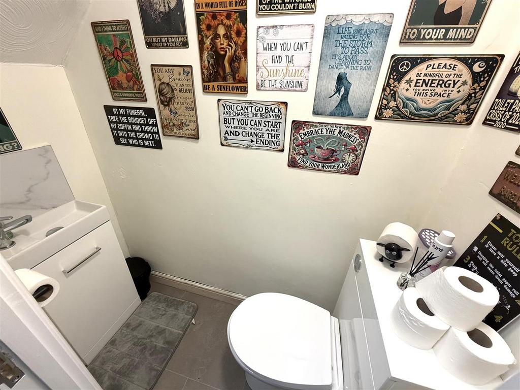 23 coombe wc.jpeg