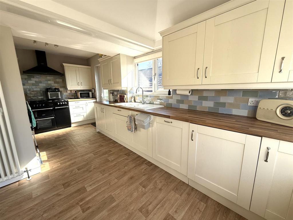 23 coombe kitch.jpeg