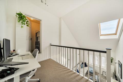 2 bedroom flat for sale, Sopwith Way, Kingston upon Thames, KT2