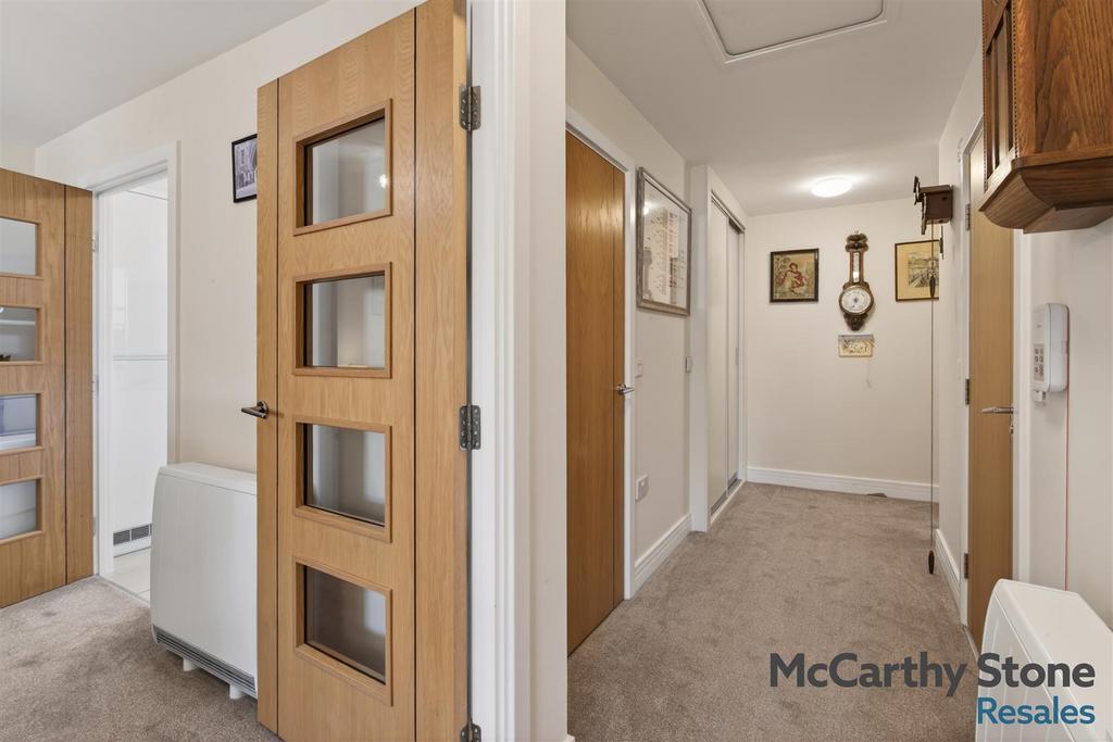 8682473-interior06.jpg