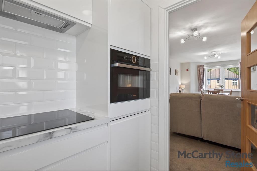 8682473-interior01.jpg