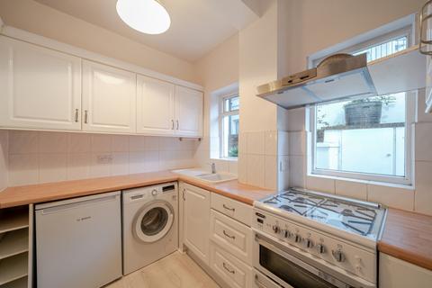 2 bedroom flat to rent, Belsize Park Gardens London NW3