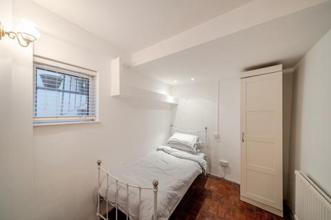 2 bedroom flat to rent, Belsize Park Gardens London NW3