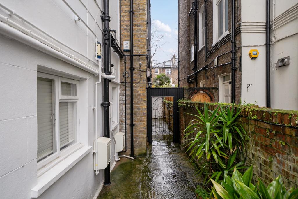 1400743 12 696658...