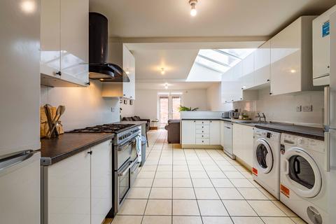 7 bedroom end of terrace house to rent, Cottesmore Road, Nottingham, NG7