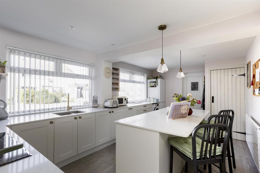 55 Keble Park North 1.jpg
