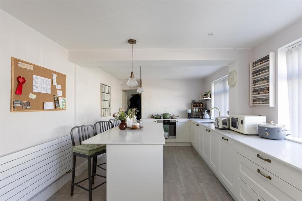 55 Keble Park North 3.jpg