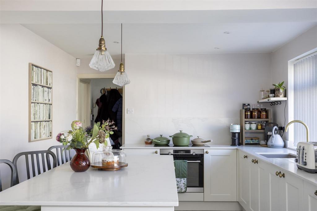 55 Keble Park North 4.jpg