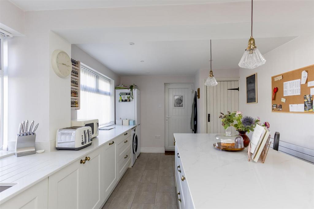 55 Keble Park North 2.jpg
