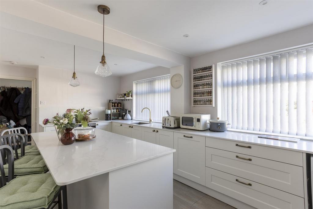 55 Keble Park North 6.jpg