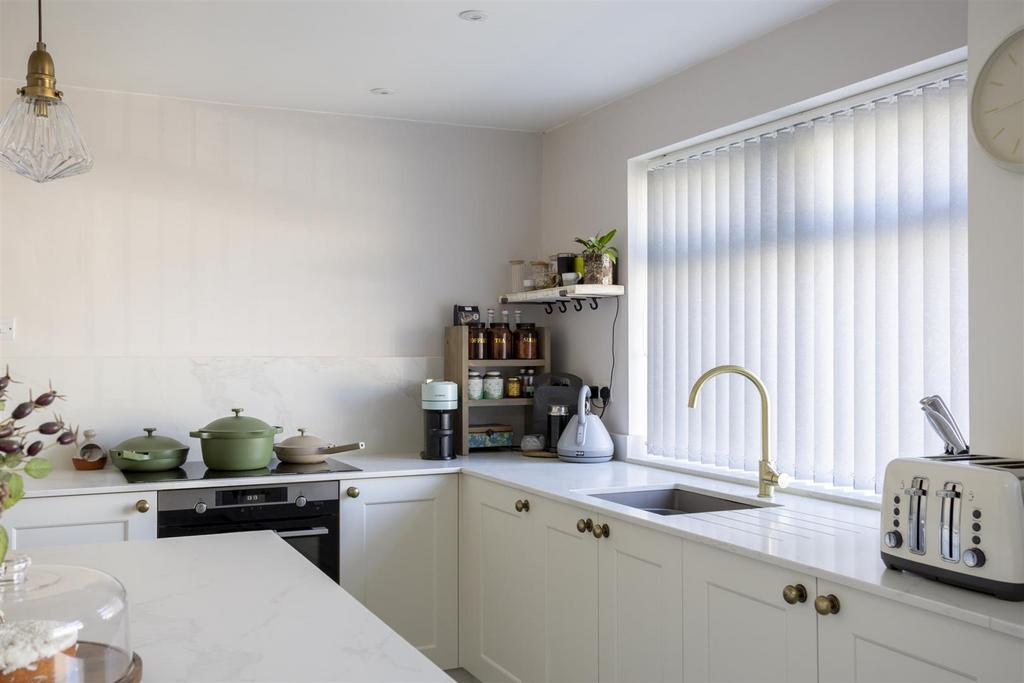 55 Keble Park North 7.jpg