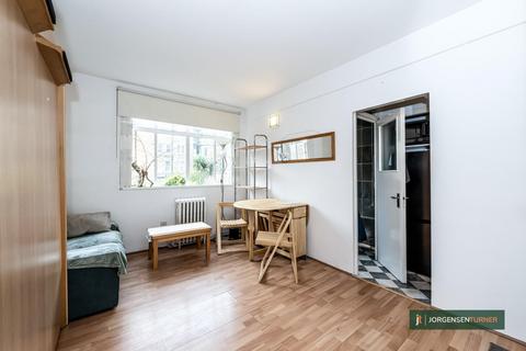 Studio to rent, Romney Court, Shepherds Bush Green, W12