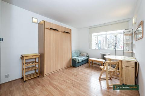 Studio to rent, Romney Court, Shepherds Bush Green, W12