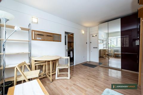 Studio to rent, Romney Court, Shepherds Bush Green, W12